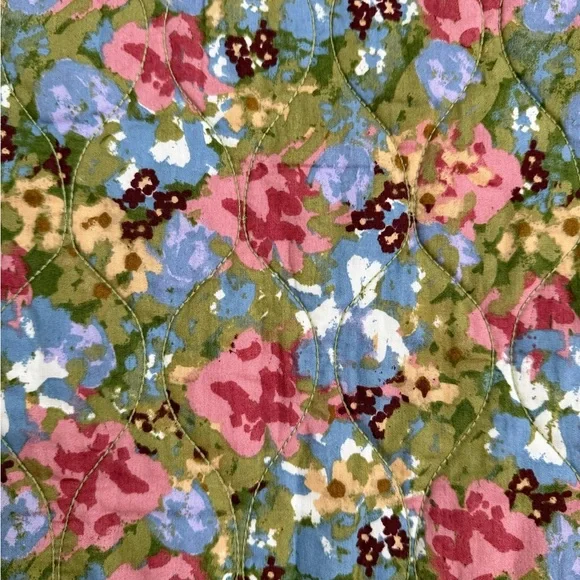 Floral Quilted Vest in Olive, Pink & Blue - Picture 4 of 4